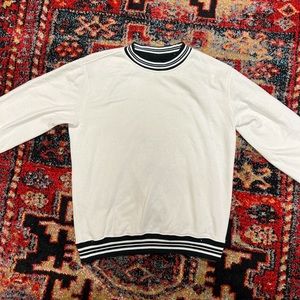 No Boundaries crewneck sweatshirt